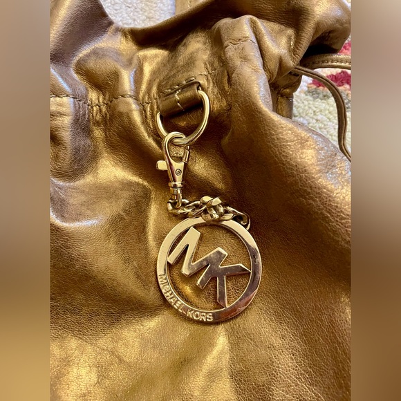 MICHAEL Michael Kors gold bucket tote bag - Picture 3 of 6